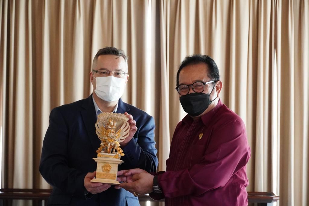 podiumnews.com-Terima Wamenlu Ceko, Cok Ace: Bali Siap Terima Wisatawan Mancanegara